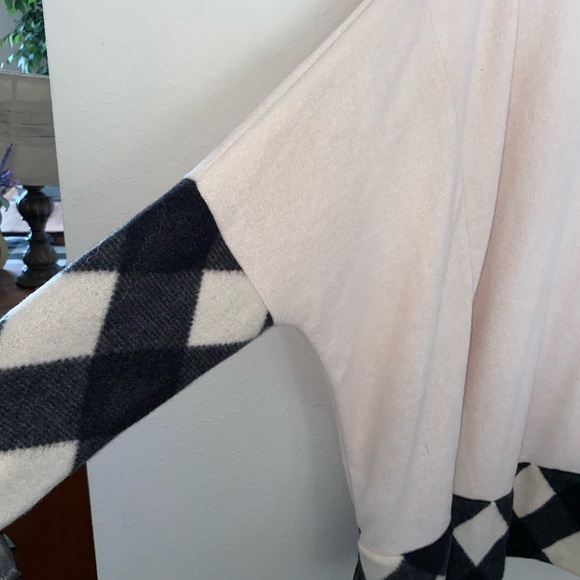 White Birch soft Cozy Checkered Top Large - Picture 4 of 5